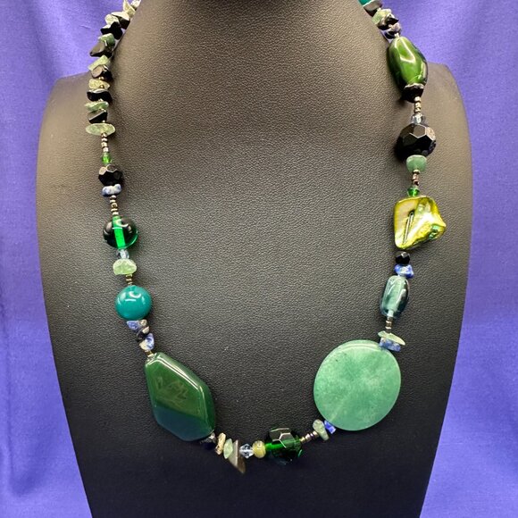 Unica Green Jadeite & Shell & Glass Necklace - Picture 7 of 13